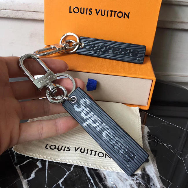 Louis Vuitton Superme Key ring 3817 - 1