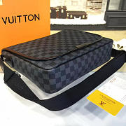 Louis Vuitton DISTRICT - 3