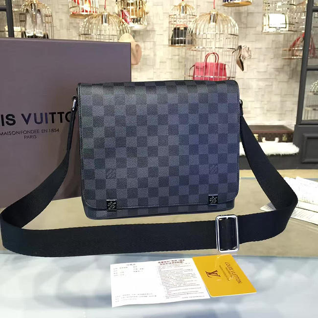 Louis Vuitton DISTRICT 3589 - 1