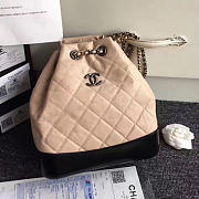 Top Chanel Chanels Gabrielle Backpack Beige and Black A94485 VS01456 - 3