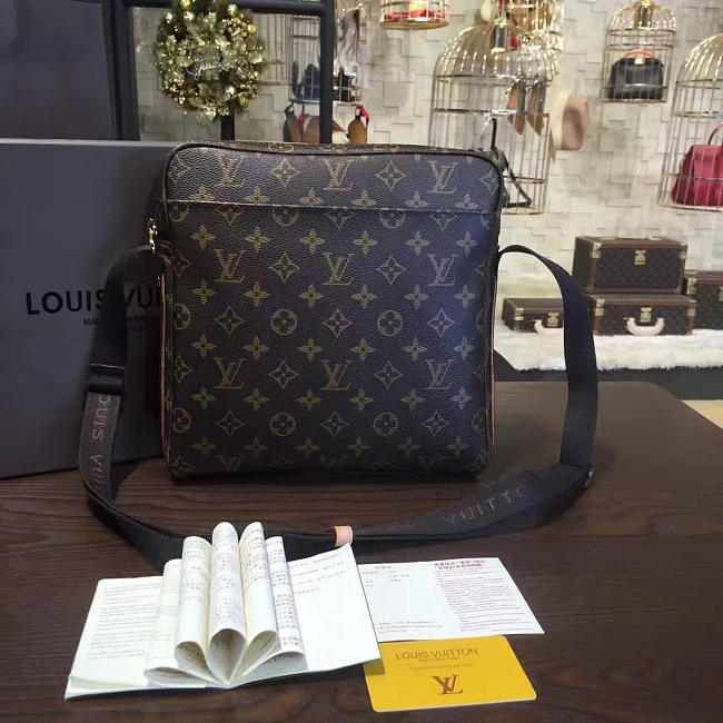 Louis Vuitton Tratteur - 1