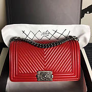 Top Chanel Medium Chevron Lambskin Boy Bag Red A13043 VS08698 - 1