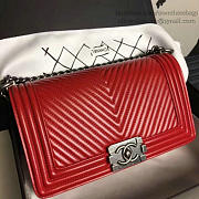 Top Chanel Medium Chevron Lambskin Boy Bag Red A13043 VS08698 - 3