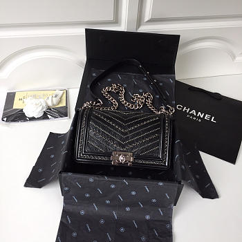 Chanel boy bag black A67086