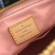 Louis Vuitton V TOTE BB Pink - 4