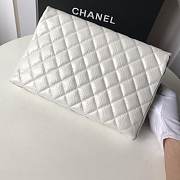 Chanel Palm print calfskin clutch White 002 - 6