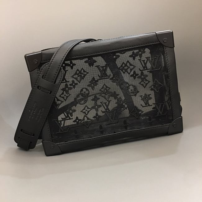 Louis VUITTON Soft Trunk Strap Black Mesh and Leather - 1