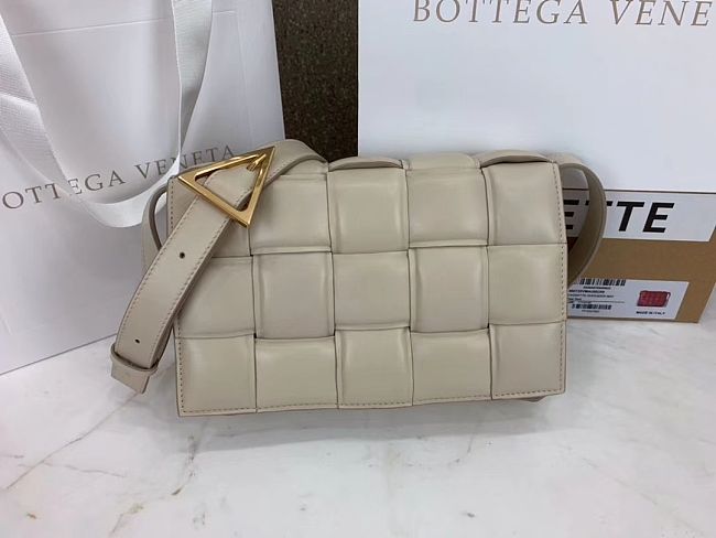 BOTTEGA VENETA PADDED CASSETTE BAG WHITE - 1