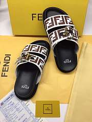 FENDI SLIDES 001 - 3