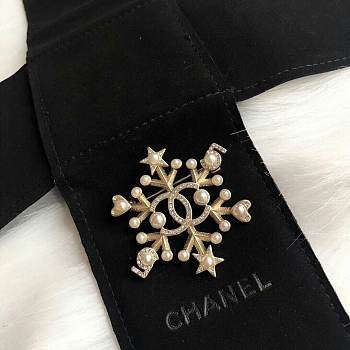 Chanel brooch 001