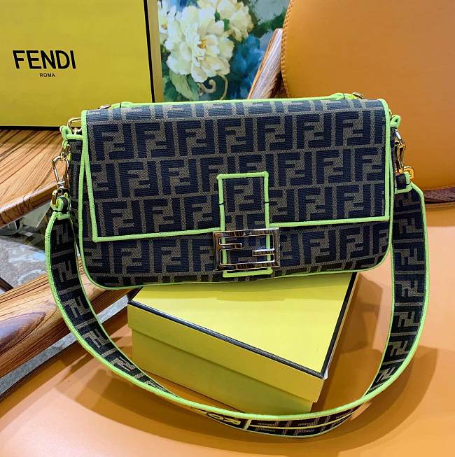 Fendi FF Baguette Large size  - 1