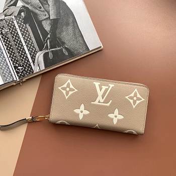 LV wallet 001