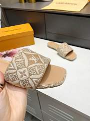 LV slippers new - 6