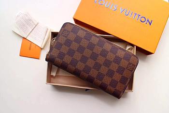 LV wallet 004