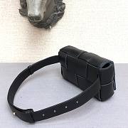 Bottega Veneta Belt Cassette bag in black - 3