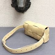 Bottega Veneta Belt Cassette bag in beige - 5