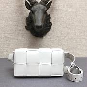 Bottega Veneta Belt Cassette bag in white - 1