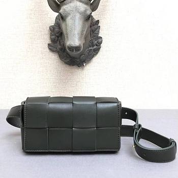 Bottega Veneta Belt Cassette bag in dark green