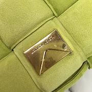 Bottega Veneta The Chain Cassette Green Velvet Bag - 2