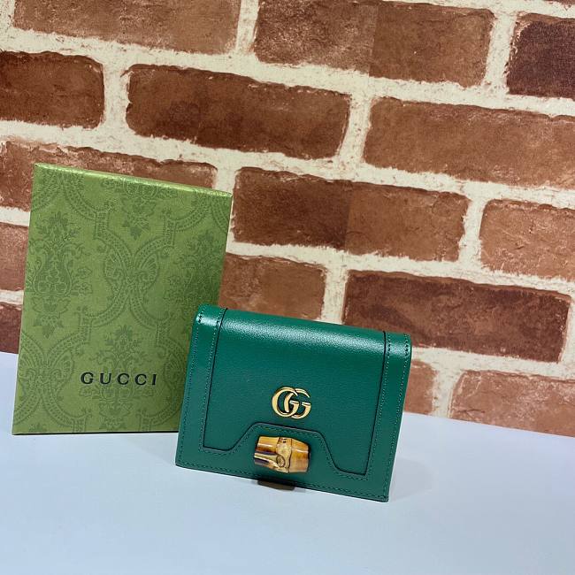 Gucci Diana card case wallet in green leather - 1