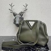 Bottega Veneta top handle bag in camping  - 5