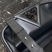 Bottega Veneta top handle bag in black - 5