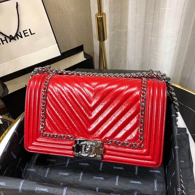 Chanel Medium Crinkled Calfskin Chevron Boy Flap Bag Red - 1