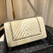 Chanel Medium Crinkled Calfskin Chevron Boy Flap Bag White - 5