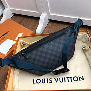 Louis Vuitton Discovery Bumbag Monogram in Grey M43644 - 3