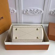 Louis Vuitton Montaigne Small Beige - 4