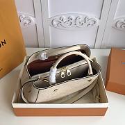 Louis Vuitton Montaigne Large Beige - 4