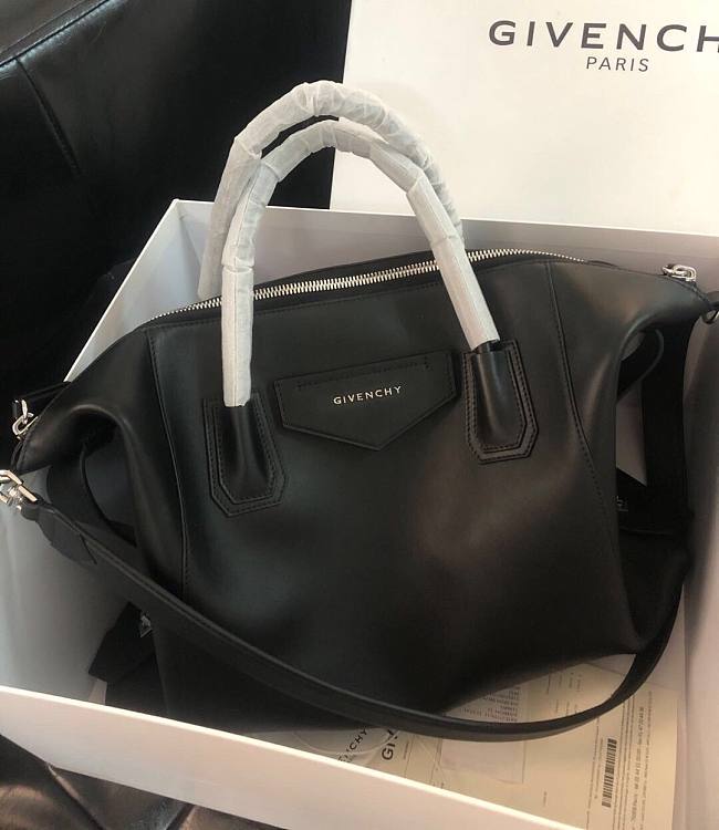 Givency Medium Antigona Soft Bag In Black Leather - 1