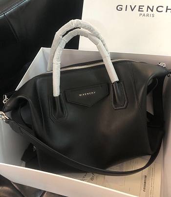 Givency Medium Antigona Soft Bag In Black Leather