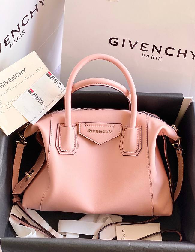 Givency Small Antigona Soft Bag Leather  - 1