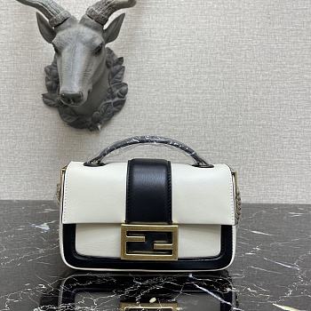 Fendi Baguette chain white leather bag 19cm 8BR783