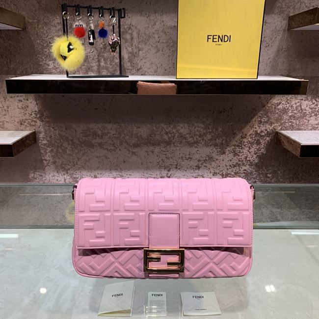 Fendi Baguete pink leather bag 32cm - 1