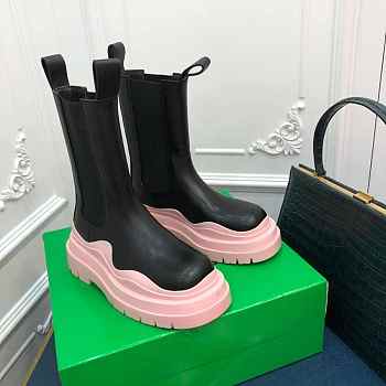 Bottega Veneta Boots in pink/black 