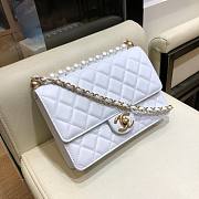 Chanel pearl Woc leather rhombic flap bag in white - 3