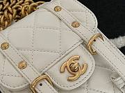 Chanel 19 case phone white leather  - 2