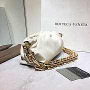 Bottega Veneta The Chain Pouch white shoulder bag - 5