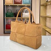 Bottega Veneta Intrecciato lamp skin tote brown velvet bag 609175 - 2