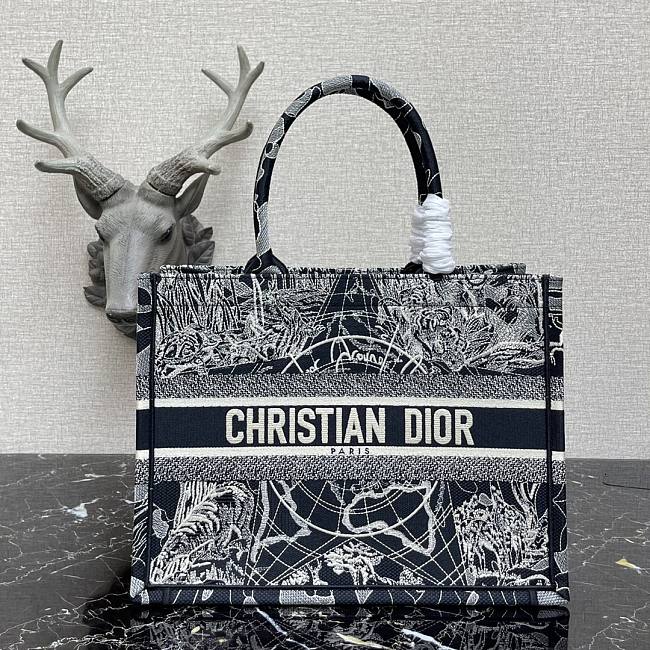 DIOR Book tote Black and White Dior Around the World Embroidery 36cm - 1