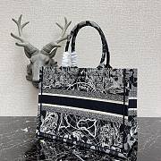 DIOR Book tote Black and White Dior Around the World Embroidery 36cm - 5