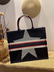 Dior Tote Book Emroided Blue Star 41 cm - 5