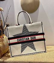 Dior Tote Book Emroided White Star 41 cm - 5