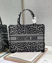 Dior Tote Book Maria Grazia Chiuri 36cm - 1