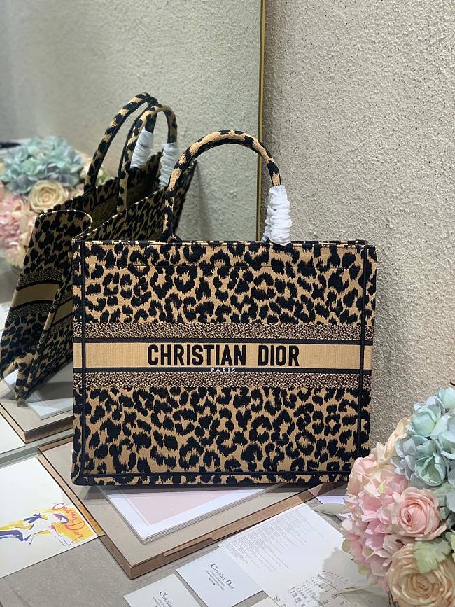 Dior Tote Book Maria Grazia Chiuri Yellow 41cm - 1