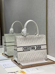 Dior Tote Book white leather 36cm - 3