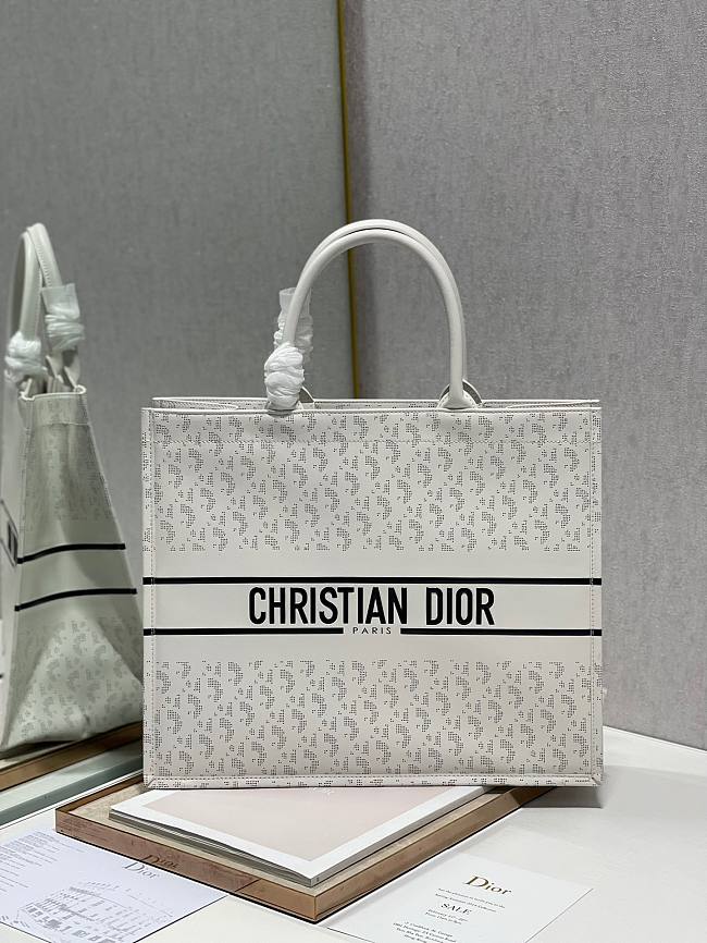 Dior Tote Book white leather 41 cm - 1