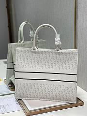 Dior Tote Book white leather 41 cm - 3